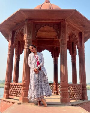 Annu Sood Instagram - हरे कृष्ण,हरि बोल 🥹🦚
#explore #trending #vrindavan