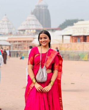 Annu Sood Instagram - I Can’t express it in words. It was my dream to go here
JAY JAGANNATH 🦚🙌
#explore #trending #jagannath