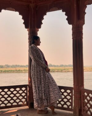 Annu Sood Instagram - हरे कृष्ण,हरि बोल 🥹🦚
#explore #trending #vrindavan