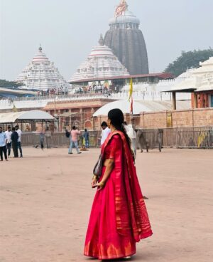 Annu Sood Instagram - I Can’t express it in words. It was my dream to go here
JAY JAGANNATH 🦚🙌
#explore #trending #jagannath