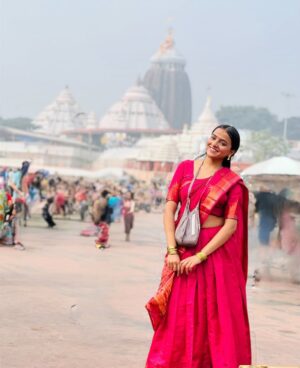 Annu Sood Instagram - I Can’t express it in words. It was my dream to go here
JAY JAGANNATH 🦚🙌
#explore #trending #jagannath