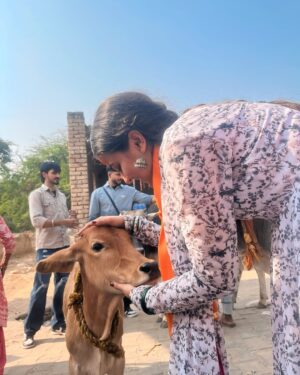 Annu Sood Instagram - हरे कृष्ण,हरि बोल 🥹🦚
#explore #trending #vrindavan