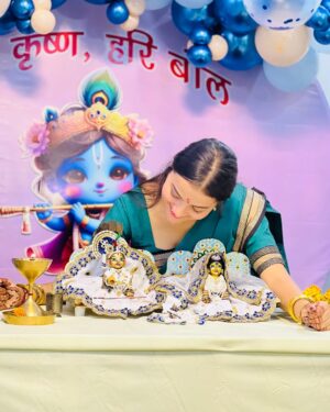 Annu Sood Instagram - हरे कृष्ण,हरि बोल 🙌🥹
31-10-2024🦚
#explorepage #trending #laddugopal