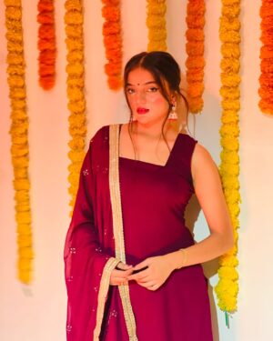 Annu Sood Instagram - Happy Dhanteras ✨🪞🪷
#explore #trending #diwali #trending