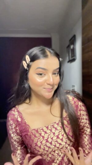 Annu Sood Instagram - 🤭🪞
Product Details
Serum - @letshyphen
Moisture - @cetaphil_india
Lens - @aqualens.in ( spicy grey )
Primers- @nyxcosmetics
Color corrector- @insightcosmetic
Foundation- @maybelline_ind
Concealer- @officialswissbeauty
Compact- @maybelline
Eyeshadow- mars cosmetics
Eyeliner- @maybelline
Eyebrow - @officialswissbeauty
Blush from lipstick - @nyxcosmetics
Highlighter- @coloressenceofficial
Lipliner - @officialswissbeauty
Lipstick- @maybelline
#explore #trending #viral #song