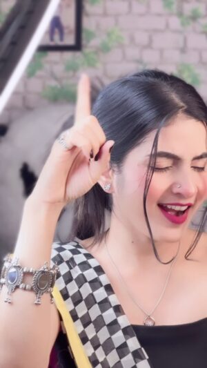 Annupriya Singh Instagram - Dost se Mjaak ni😡
.
@cute_annupriya_singh 
.
#reels #lipsync #trendingreels #trendingsongs #trending #reelsvideo #love #cuteannupriyasingh #reelitfeelit #instagood #foryou #explore #lipsync #duetwithme #duet