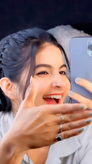 Annupriya Singh Instagram - Kamar teri Left-Right hale🫣🤭
.
@cute_annupriya_singh 
.
#reels #lipsync #love #cuteannupriyasingh #reelitfeelit #instagood #foryou #explore #lipsync #duetwithme #duet