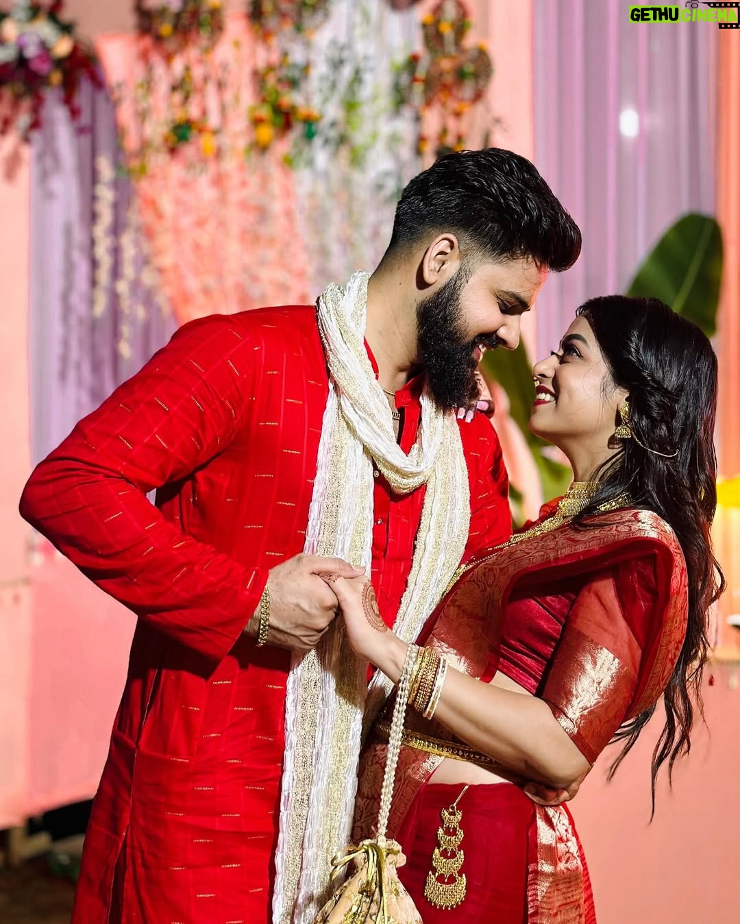 Anwesha Roy Chowdhury - 98.1K Likes - Which picture you liked the most?🫀