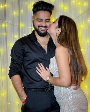 Anwesha Roy Chowdhury Instagram - Best Birthday Ever!🤍♾️😍
Thanks so much @shivam_achlas My love & choti @anniroyc 💫