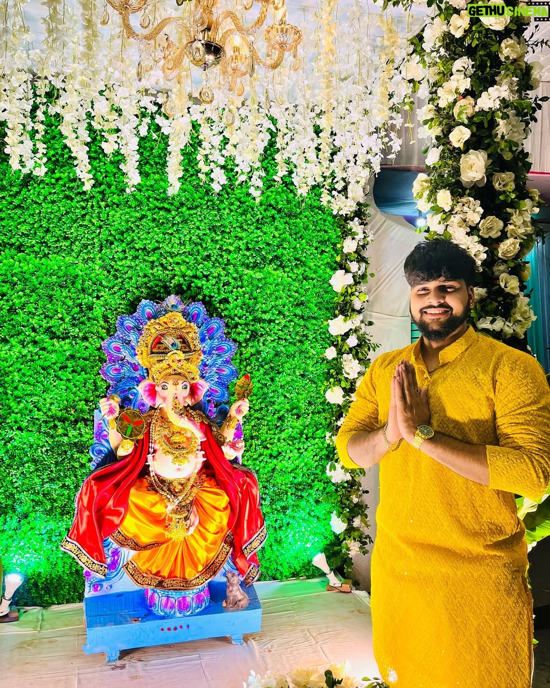Anwesha Roy Chowdhury - 74.4K Likes - May Lord Ganesha remove all
obstacles from your life. Happy Ganesh
Chaturthi!✨