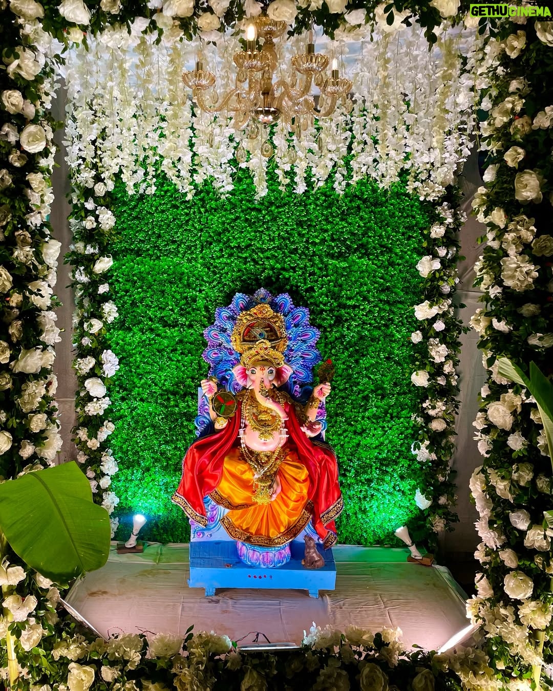 Anwesha Roy Chowdhury - 74.4K Likes - May Lord Ganesha remove all
obstacles from your life. Happy Ganesh
Chaturthi!✨