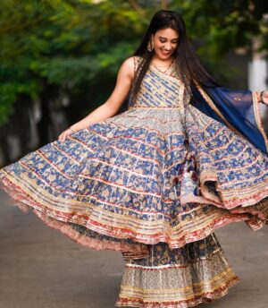 Apoorva Jadaun Instagram - Suno! Tum bas muskuraya karo tumhri muskan mai hi to meri jaan basti hai ❤️ (use my Coupon code “ APOORVA10 “ to get 10% flat off on prepaid orders) 

Dress from @thebairaas 
.
🎨 @priyanshushuklaa 
.

 #bairaas #bairaasindia #bairaaswear #apoorvajadaun #jaadufam #bhopal