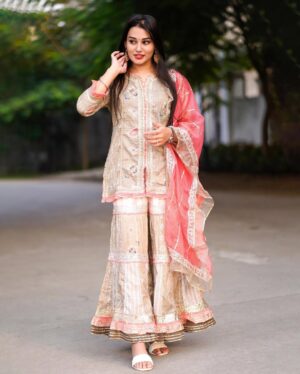 Apoorva Jadaun Instagram - Happy diwali 🪔❤️ (use my Coupon code “ APOORVA10 “ to get 10% flat off on prepaid orders) 
Outfit from @thebairaas 

.
.
🎨 @priyanshushuklaa 
.
.
 #swipeleft #diwali #instagram #traditional #traditionalwear #instagood #instagram #happy #selflove #postivevibes #instagood #instadaily #explorepage #explorepage #trending #apoorvajadaun #jaadufam #bhopal #bairaas #bairaasindia #bairaaswear