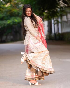 Apoorva Jadaun Instagram - Happy diwali 🪔❤️ (use my Coupon code “ APOORVA10 “ to get 10% flat off on prepaid orders) 
Outfit from @thebairaas 

.
.
🎨 @priyanshushuklaa 
.
.
 #swipeleft #diwali #instagram #traditional #traditionalwear #instagood #instagram #happy #selflove #postivevibes #instagood #instadaily #explorepage #explorepage #trending #apoorvajadaun #jaadufam #bhopal #bairaas #bairaasindia #bairaaswear