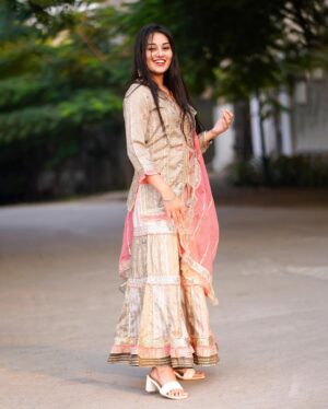 Apoorva Jadaun Instagram - Happy diwali 🪔❤️ (use my Coupon code “ APOORVA10 “ to get 10% flat off on prepaid orders) 
Outfit from @thebairaas 

.
.
🎨 @priyanshushuklaa 
.
.
 #swipeleft #diwali #instagram #traditional #traditionalwear #instagood #instagram #happy #selflove #postivevibes #instagood #instadaily #explorepage #explorepage #trending #apoorvajadaun #jaadufam #bhopal #bairaas #bairaasindia #bairaaswear