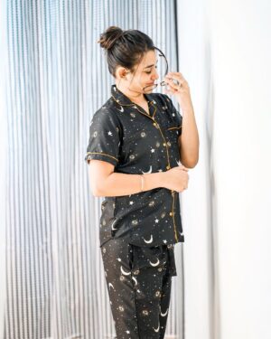 Apoorva Jadaun Instagram - Feed your own ego, I'm busy🫣✨ 
.
Night suits @nachtspree_by_namrata 
🎨  @priyanshushuklaa 
.
.

#swipeleft #nightwear #dress #nightsuit #instagram #instapic #bhopal #apoorvajadaun #jaadufam #explore #explorepage