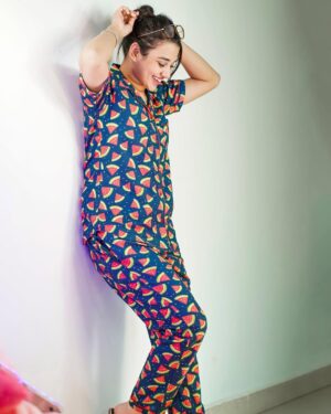 Apoorva Jadaun Instagram - Feed your own ego, I'm busy🫣✨
.
Night suits @nachtspree_by_namrata
🎨 @priyanshushuklaa
.
.
#swipeleft #nightwear #dress #nightsuit #instagram #instapic #bhopal #apoorvajadaun #jaadufam #explore #explorepage