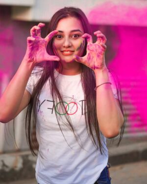 Apoorva Jadaun Instagram - Happy holi✨❤️
.
.
.
🎨 @priyanshushuklaa 
.
.
.
#holi #holi2022 #swipeleft #colours #holipictures #happyholi #instagram #instapic #bhopal #apoorvajadaun #jaadufam #explore #explorepage
