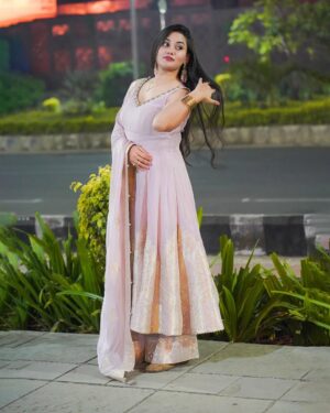 Apoorva Jadaun Instagram - It’s Okay To Stop And Stare✨🌸
#diwali #diwali2023 #explore #apoorvajadaun