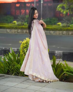Apoorva Jadaun Instagram - It’s Okay To Stop And Stare✨🌸
#diwali #diwali2023 #explore #apoorvajadaun