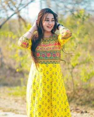 Apoorva Jadaun Instagram - Tumse Naraaz Hokar Kahan Jaayenge..
Jhagdenge, Baaten Sunayenge, Fir Laut Aayenge❤️
.
👗 @tryonclothe_ 
🎨 @priyanshushuklaa