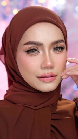 Aprena Manrose Instagram - ramadhan DAY 16: kak @mrsaprenamanrose request nak KOREA2 THAILAND2 ! 😍❤️ letsss mariiii!!
yg nak join contest, dah boleh recreate mana2 makeup 30 selebriti ni nanti, malam raya sy bankin rm5k ke acc anda! dan beberapa org akan memenangi product raya dr @alhaalfacosmetics_hq !!jeng3x!! jangan lupa TAG sy dan video wajib ada hastag #30ramadhan30selebriti30makeupRAYA OK!