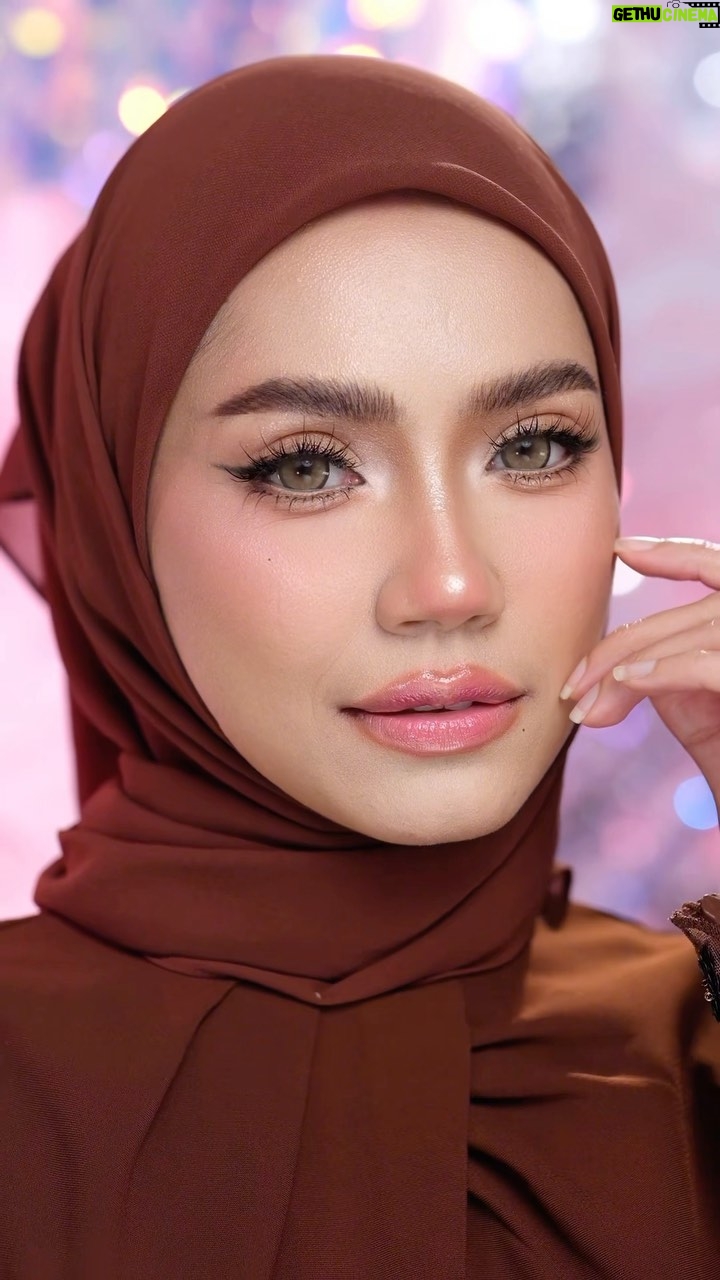 Aprena Manrose - 36.5K Likes - ramadhan DAY 16: kak @mrsaprenamanrose request nak KOREA2 THAILAND2 ! 😍❤️ letsss mariiii!! 

yg nak join contest, dah boleh recreate mana2 makeup 30 selebriti ni nanti, malam raya sy bankin rm5k ke acc anda! dan beberapa org akan memenangi product raya dr @alhaalfacosmetics_hq !!jeng3x!! jangan lupa TAG sy dan video wajib ada hastag #30ramadhan30selebriti30makeupRAYA OK!