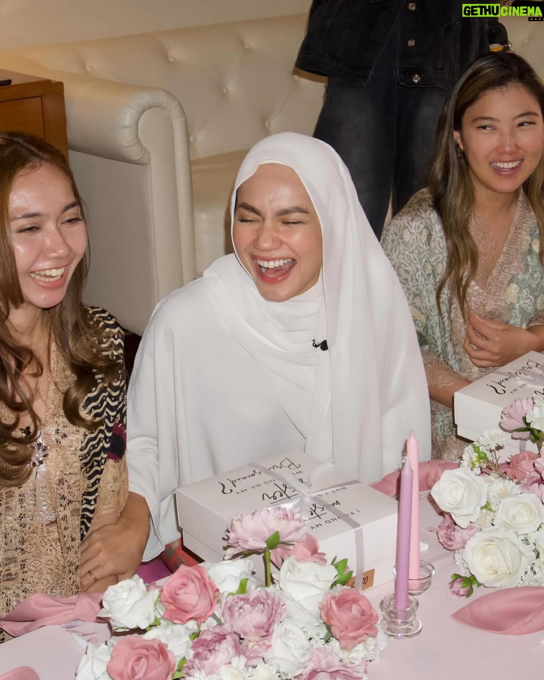 Aprena Manrose - 41.9K Likes - Sayang saya dah kahwin 🥲

February bulan yang sangat penuh dengan emotions kerana saya harus melepaskan kawan baik saya pada jejaka pilihannya. 
Amri, tolong jaga wanna elok-elok tau. You’re so lucky to have her. You akan selalu tengok muka i jugak kerana saya akan tetap menghantui hidup Wanna sampai bila bila 🤣👻

To Wanna, kamu terlalu cantik pada malam itu. I love you so much. I’m here for you, always and forever. Selamat pengantin baru! @wannaali_ 🫂

#bridesmaidonduty #happytears #welcometotheclurb 

Kurung @ynalee.official 
MUA @ynasakinah @schanooladivas