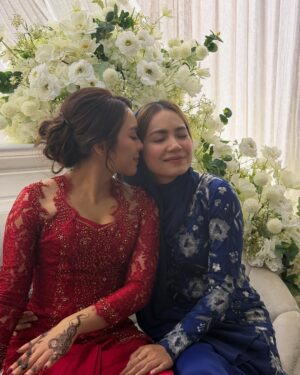 Aprena Manrose Instagram - Sayang saya dah kahwin 🥲
February bulan yang sangat penuh dengan emotions kerana saya harus melepaskan kawan baik saya pada jejaka pilihannya.
Amri, tolong jaga wanna elok-elok tau. You’re so lucky to have her. You akan selalu tengok muka i jugak kerana saya akan tetap menghantui hidup Wanna sampai bila bila 🤣👻
To Wanna, kamu terlalu cantik pada malam itu. I love you so much. I’m here for you, always and forever. Selamat pengantin baru! @wannaali_ 🫂
#bridesmaidonduty #happytears #welcometotheclurb
Kurung @ynalee.official
MUA @ynasakinah @schanooladivas