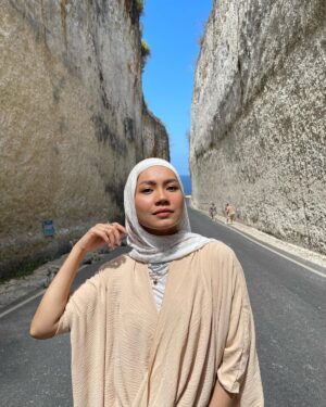 Aprena Manrose Instagram - keffiyah on fiyah 🔥
two ways of hijab style you boleh buat, so choose which one you nak follow okay? but kalau dah boleh buat dua dua kenapa nak kena pilih salah satu pulak kan. so here is my feeling2 moment 😝😘
visit 3 tempat with this outfit, selesa nak mampuih! coming soon @leepat.co_ 😍
🇵🇸🍉♥️