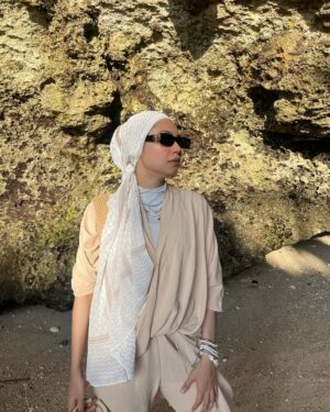 Aprena Manrose Instagram - keffiyah on fiyah 🔥
two ways of hijab style you boleh buat, so choose which one you nak follow okay? but kalau dah boleh buat dua dua kenapa nak kena pilih salah satu pulak kan. so here is my feeling2 moment 😝😘
visit 3 tempat with this outfit, selesa nak mampuih! coming soon @leepat.co_ 😍
🇵🇸🍉♥️