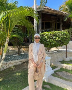 Aprena Manrose Instagram - keffiyah on fiyah 🔥
two ways of hijab style you boleh buat, so choose which one you nak follow okay? but kalau dah boleh buat dua dua kenapa nak kena pilih salah satu pulak kan. so here is my feeling2 moment 😝😘
visit 3 tempat with this outfit, selesa nak mampuih! coming soon @leepat.co_ 😍
🇵🇸🍉♥️
