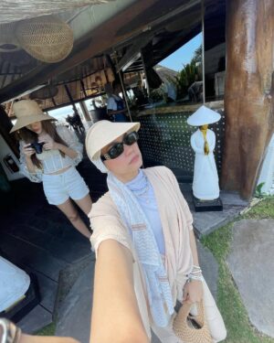 Aprena Manrose Instagram - keffiyah on fiyah 🔥
two ways of hijab style you boleh buat, so choose which one you nak follow okay? but kalau dah boleh buat dua dua kenapa nak kena pilih salah satu pulak kan. so here is my feeling2 moment 😝😘
visit 3 tempat with this outfit, selesa nak mampuih! coming soon @leepat.co_ 😍
🇵🇸🍉♥️