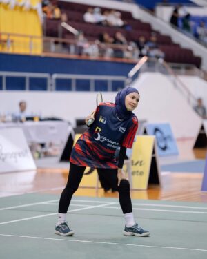 Aprena Manrose Instagram - Jangan jangan dulu, janganlah diganggu. Karna dia masih belum move on! Siapa sama macam saya angkat tangan? 🙋🏻♀️
Pergh macam pemain profesional lah. Dah boleh tukar bidang ni. Makasih photonya mas @syukreative @nazhfhimself 🫶🏻🤪
Siapa nak I post video masa lawan dengan @sintyamarisca & @gragri_ ? Pat jawabbb
#celebritybadmintonfunmatch #2024 #mahulagitahundepan