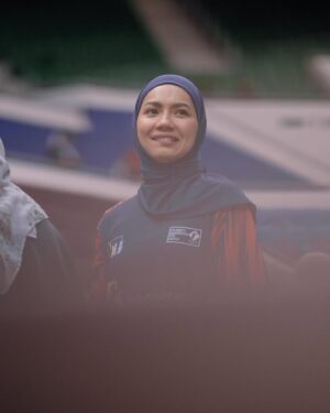 Aprena Manrose Instagram - Jangan jangan dulu, janganlah diganggu. Karna dia masih belum move on! Siapa sama macam saya angkat tangan? 🙋🏻♀️
Pergh macam pemain profesional lah. Dah boleh tukar bidang ni. Makasih photonya mas @syukreative @nazhfhimself 🫶🏻🤪
Siapa nak I post video masa lawan dengan @sintyamarisca & @gragri_ ? Pat jawabbb
#celebritybadmintonfunmatch #2024 #mahulagitahundepan