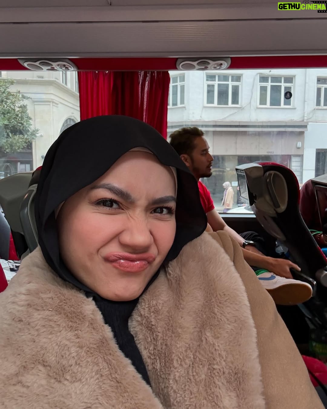 Aprena Manrose - 29.3K Likes - New year, same me! 💁🏼‍♀️

Masih gila… gilakan kamu dan sentiasa setia bersama @universaltraveller_my & @the_hair_tric_and_lashility 🙃

#winteroutfit #sebelumtravelbuatrambutdulu #goodoutfitgoodmood #bendabaikbolehtiru #savelahkalaunaksave #muahciked