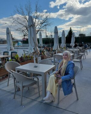 Aprena Manrose Instagram - The hightlight of the year! 🇹🇷
Disebabkan bendera hijau dapatlah merasa naik hot air balloon dan melihat keindahan alam bumi turkiye dari atas. Alhamdulillah 😍🌄🫠 @manazelmashaertravel
Winter coat @universaltraveller_my 🧥❄️🤍
#sayagayattapisayanakjugaktry #sekaliseumurhidup #sayaberjayagais