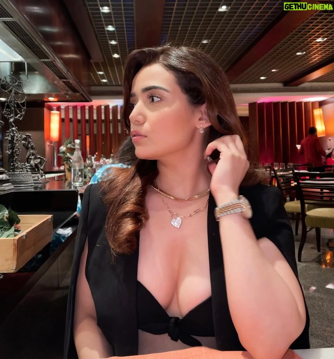 Apurva Mehrotra - 86.9K Likes - Back in Black🖤
.
.
.
.
.
.
#black #love #classy #beautiful #pretty #face #fashion #outfit #ootd #sunday #family #time #portrait #photo #picoftheday #fashionstyle #glam #instastyle #instagram #instadaily