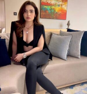 Apurva Mehrotra Instagram - Back in Black🖤
.
.
.
.
.
.
#black #love #classy #beautiful #pretty #face #fashion #outfit #ootd #sunday #family #time #portrait #photo #picoftheday #fashionstyle #glam #instastyle #instagram #instadaily