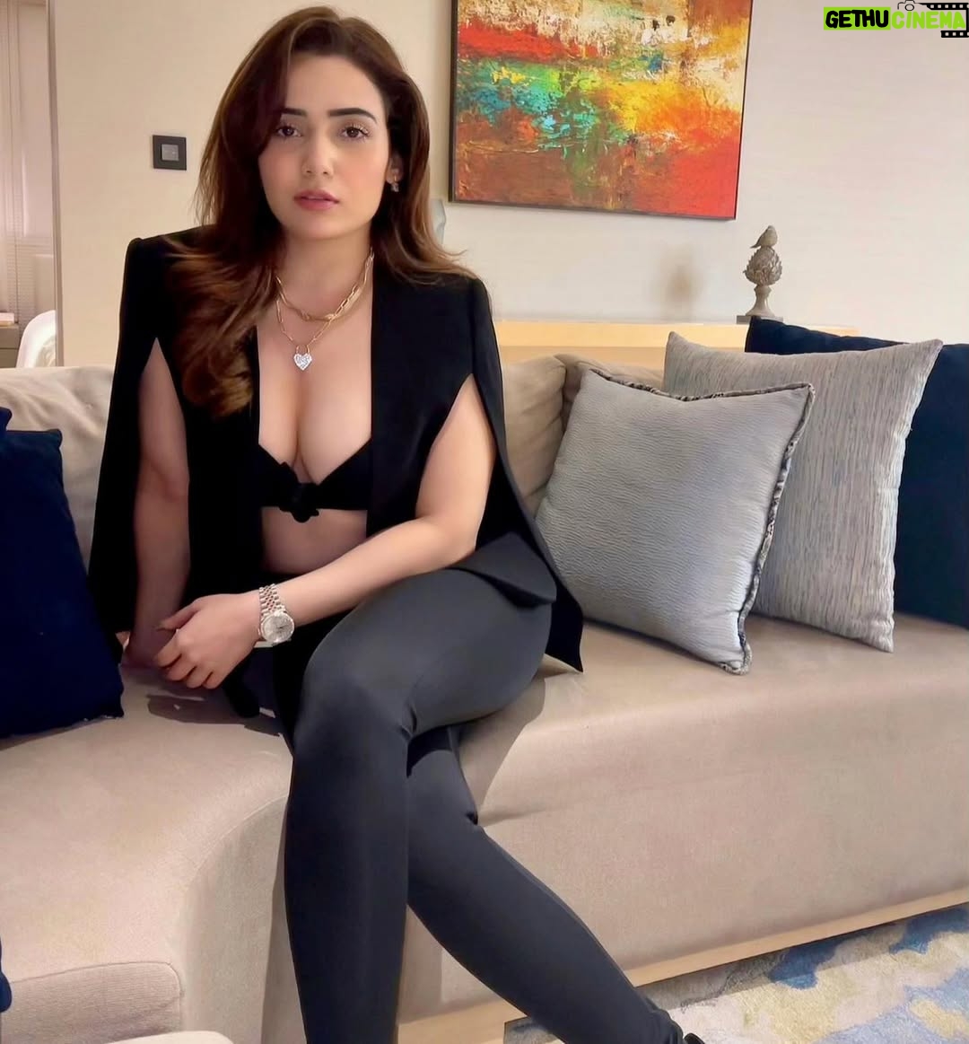Apurva Mehrotra - 86.9K Likes - Back in Black🖤
.
.
.
.
.
.
#black #love #classy #beautiful #pretty #face #fashion #outfit #ootd #sunday #family #time #portrait #photo #picoftheday #fashionstyle #glam #instastyle #instagram #instadaily