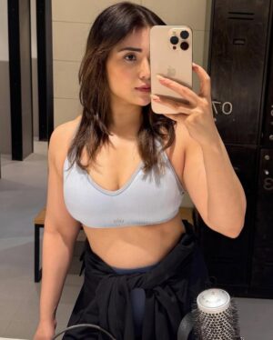 Apurva Mehrotra Instagram - She’s not a regular mom💪😎
.
.
.
.
.
.
#fit #mom #fitnessmotivation #journey #consistency #gymgirl #gymrat #gymaddict #gymlover #aloyoga #instalike #instapic