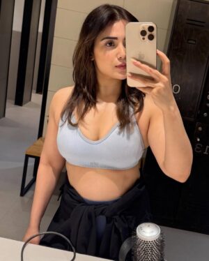 Apurva Mehrotra Instagram - She’s not a regular mom💪😎
.
.
.
.
.
.
#fit #mom #fitnessmotivation #journey #consistency #gymgirl #gymrat #gymaddict #gymlover #aloyoga #instalike #instapic