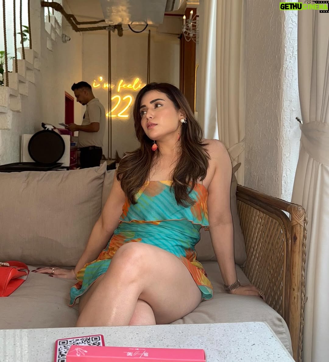 Apurva Mehrotra - 15.7K Likes - Sunkissed evening ☕️🌥️
.
.
.
.
.
.
.
#coffee #lover #food #fun #friends #october #winter #favorite #season  #month #instafashion #instalove #instamood #instalike