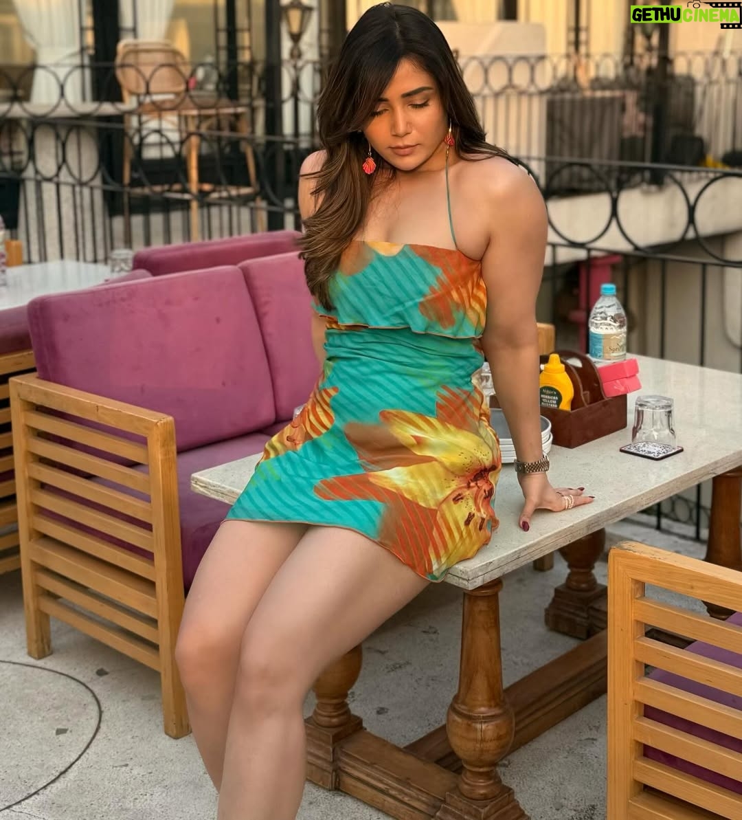 Apurva Mehrotra - 15.7K Likes - Sunkissed evening ☕️🌥️
.
.
.
.
.
.
.
#coffee #lover #food #fun #friends #october #winter #favorite #season  #month #instafashion #instalove #instamood #instalike