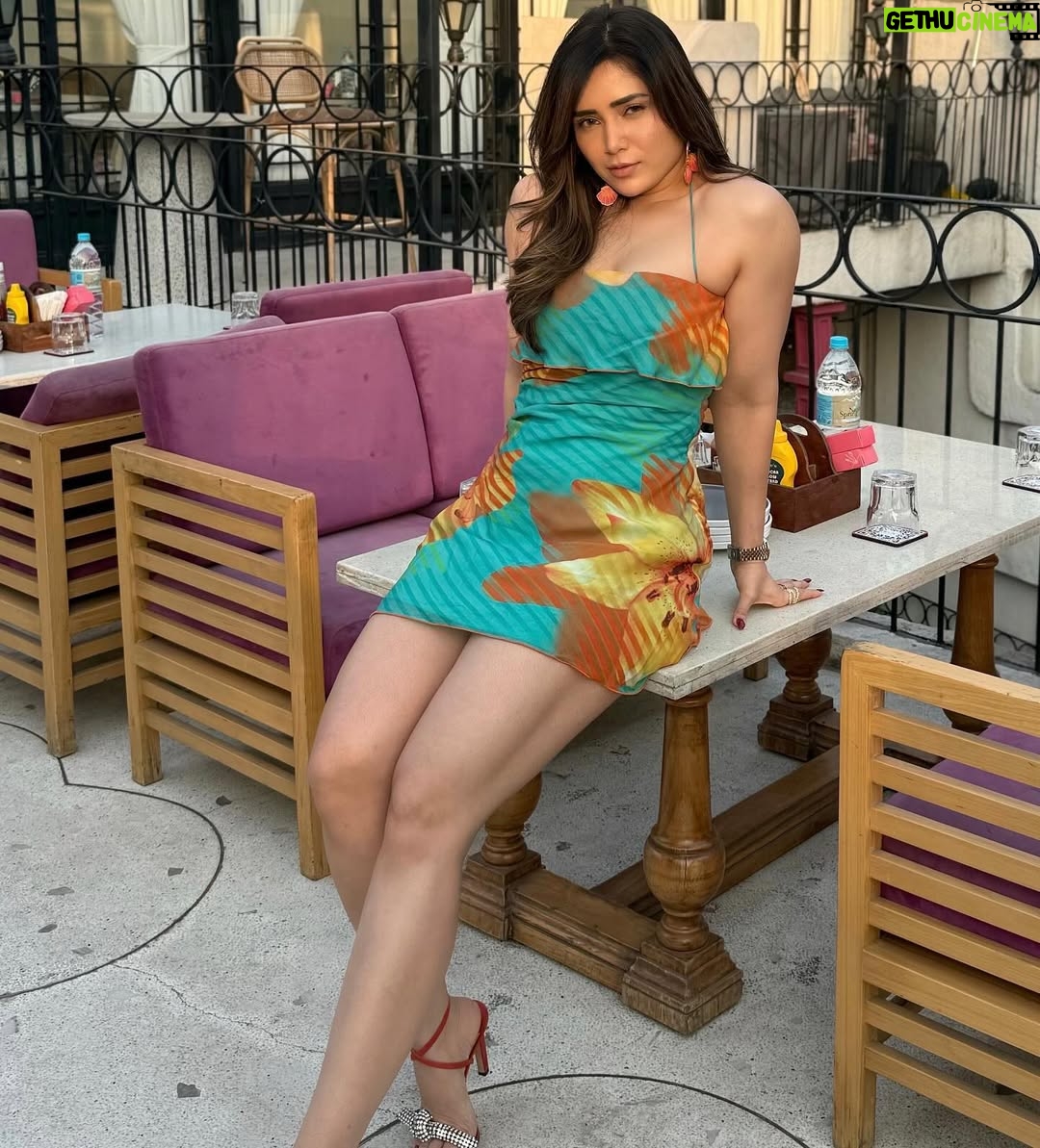 Apurva Mehrotra - 15.7K Likes - Sunkissed evening ☕️🌥️
.
.
.
.
.
.
.
#coffee #lover #food #fun #friends #october #winter #favorite #season  #month #instafashion #instalove #instamood #instalike