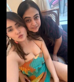 Apurva Mehrotra Instagram - Sunkissed evening ☕️🌥️
.
.
.
.
.
.
.
#coffee #lover #food #fun #friends #october #winter #favorite #season #month #instafashion #instalove #instamood #instalike
