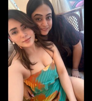 Apurva Mehrotra Instagram - Sunkissed evening ☕️🌥️
.
.
.
.
.
.
.
#coffee #lover #food #fun #friends #october #winter #favorite #season #month #instafashion #instalove #instamood #instalike