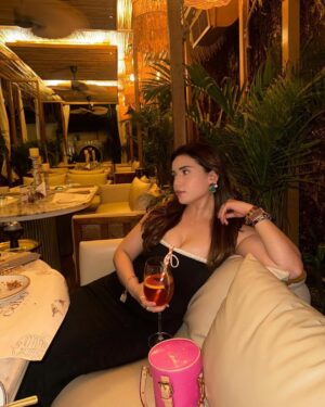 Apurva Mehrotra Instagram - Pics or it didn’t happen🤷♀️
.
.
.
.
.
.
.
.
#goodmorning #goodvibes #picoftheday #ootd #fashion #style #friends #fun #gossipgirl #dinner #love #food #foodie#instadaily #instalike #instamood
