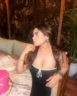 Apurva Mehrotra Instagram - Pics or it didn’t happen🤷♀️
.
.
.
.
.
.
.
.
#goodmorning #goodvibes #picoftheday #ootd #fashion #style #friends #fun #gossipgirl #dinner #love #food #foodie#instadaily #instalike #instamood