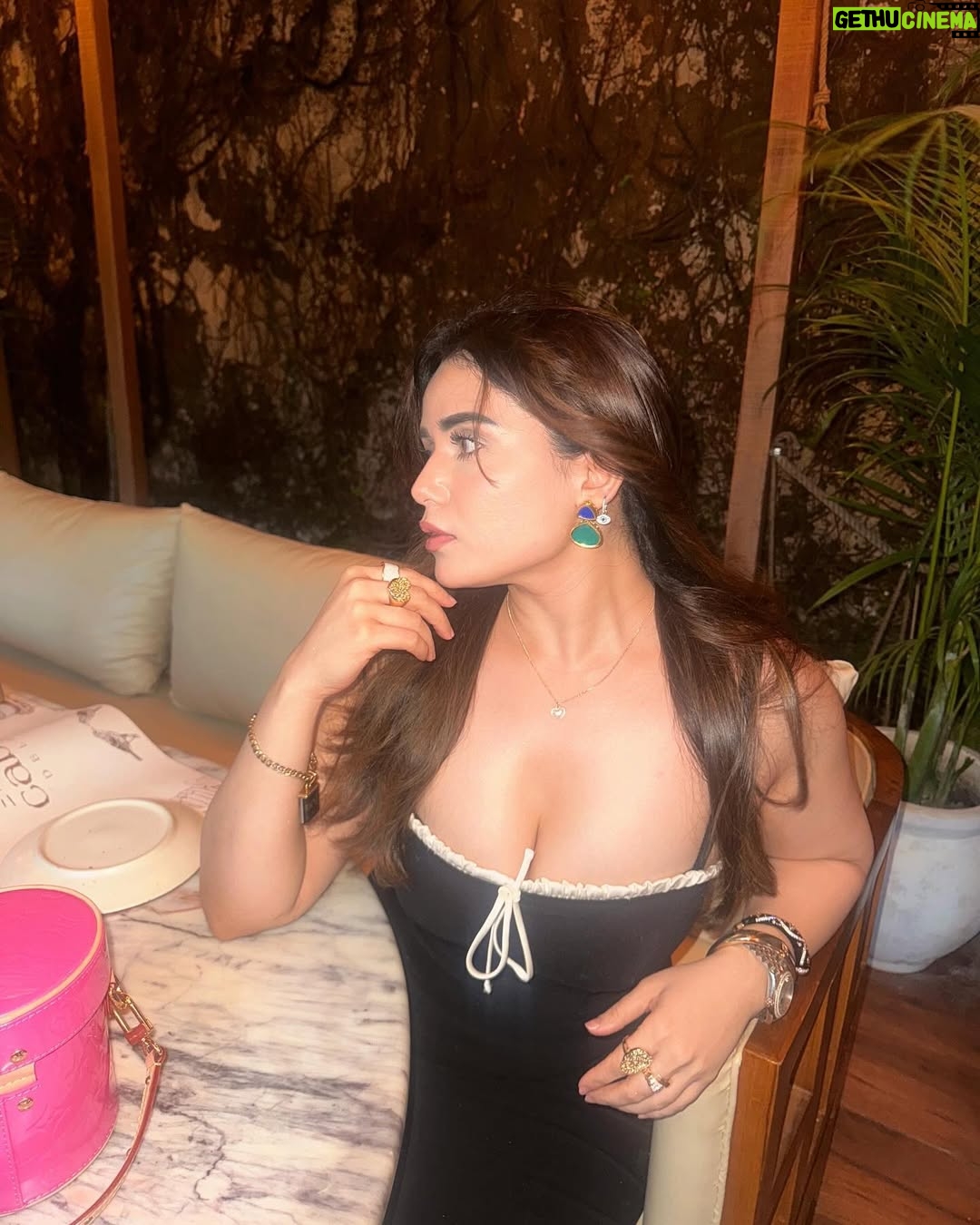 Apurva Mehrotra - 10.2K Likes - Pics or it didn’t happen🤷‍♀️
.
.
.
.
.
.
.
.
#goodmorning #goodvibes #picoftheday #ootd #fashion #style #friends #fun #gossipgirl #dinner #love #food #foodie#instadaily #instalike #instamood